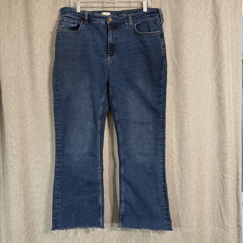 Anthropologie  Slim Boyfriend Straight Jeans Women's Size 33 Frayed Hem Crop